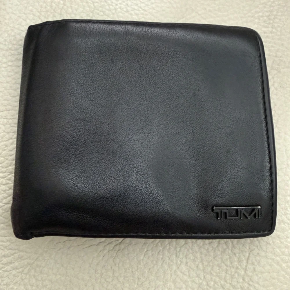 Tumi Delta Global Removable Passcase ID Wallet